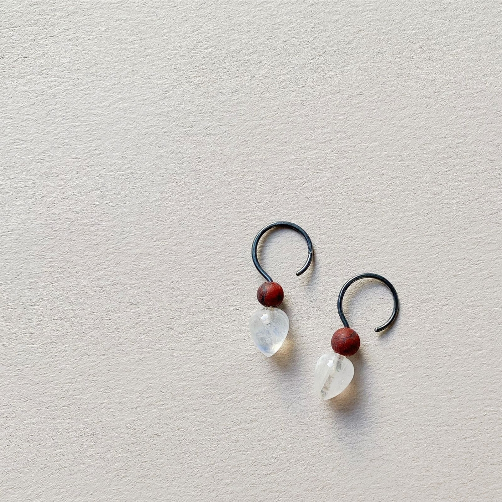 Jewel: earrings moonstone